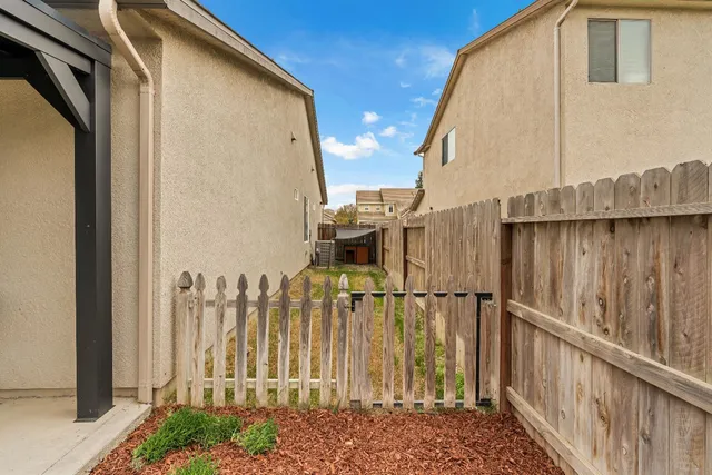 $495,000 | 203 River Pointe Drive, Waterford, CA 95386