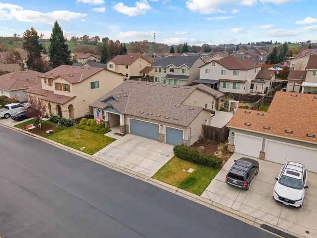 $495,000 | 203 River Pointe Drive, Waterford, CA 95386