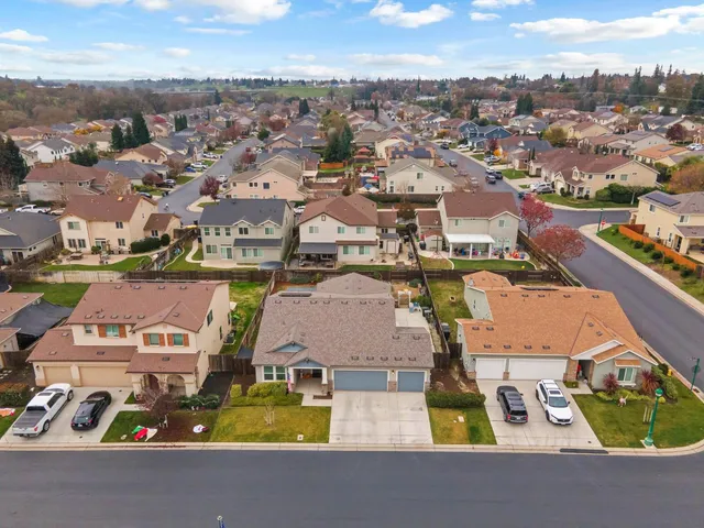 $495,000 | 203 River Pointe Drive, Waterford, CA 95386