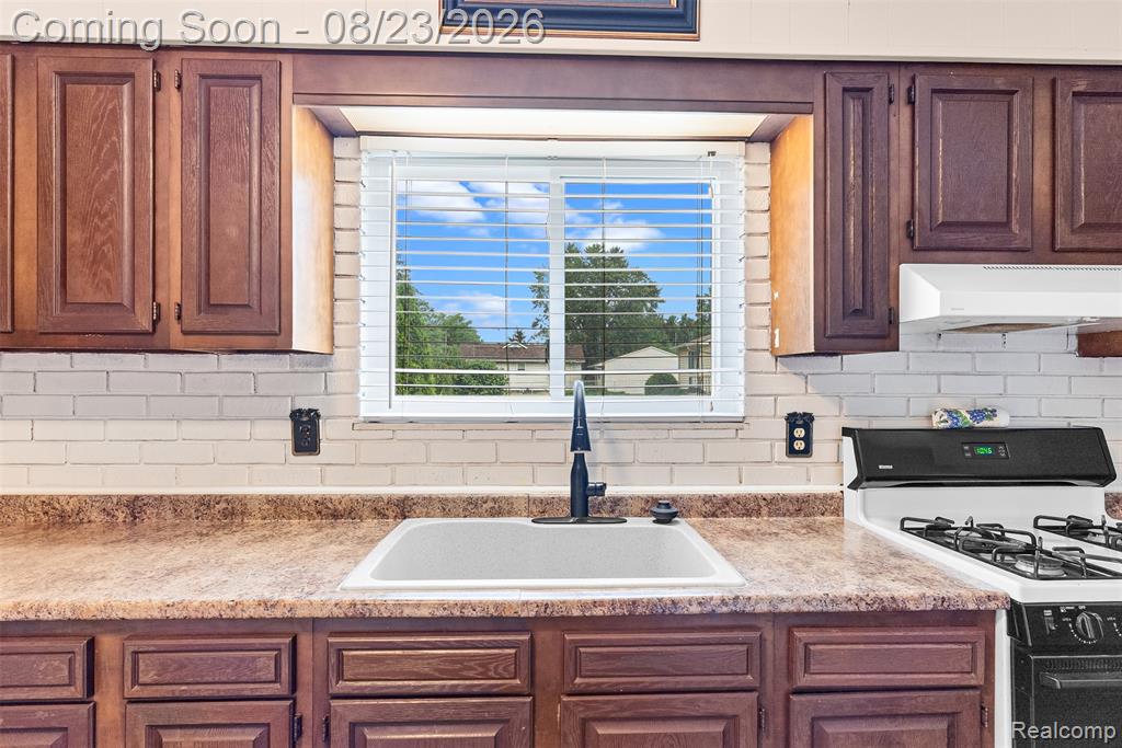 2083 Dutcher Road Flint, MI 48532 - Photo 15 of 27 Gallery Image 15