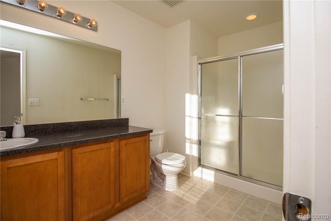 11794 Farmington Road, Unit 90 Livonia, MI 48150 - Photo 15 of 31 14.jpg