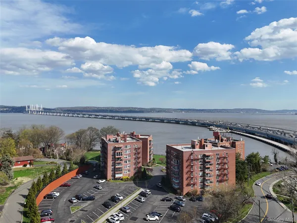 $392,000 | 2 Salisbury Point, Unit 4E, Nyack, NY 10960