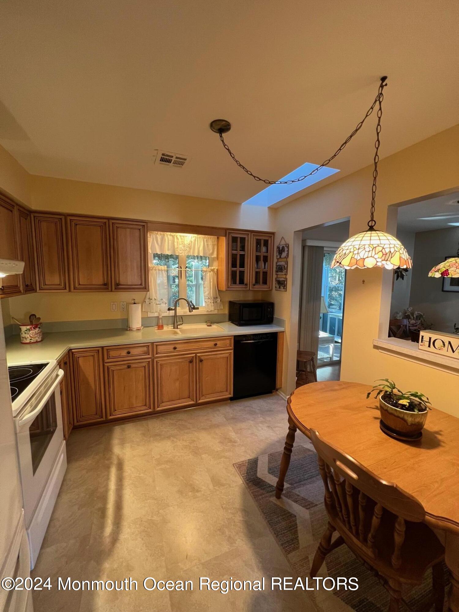21 Abbey Road Brick, NJ 08723 - Photo 16 of 26 Kitchen