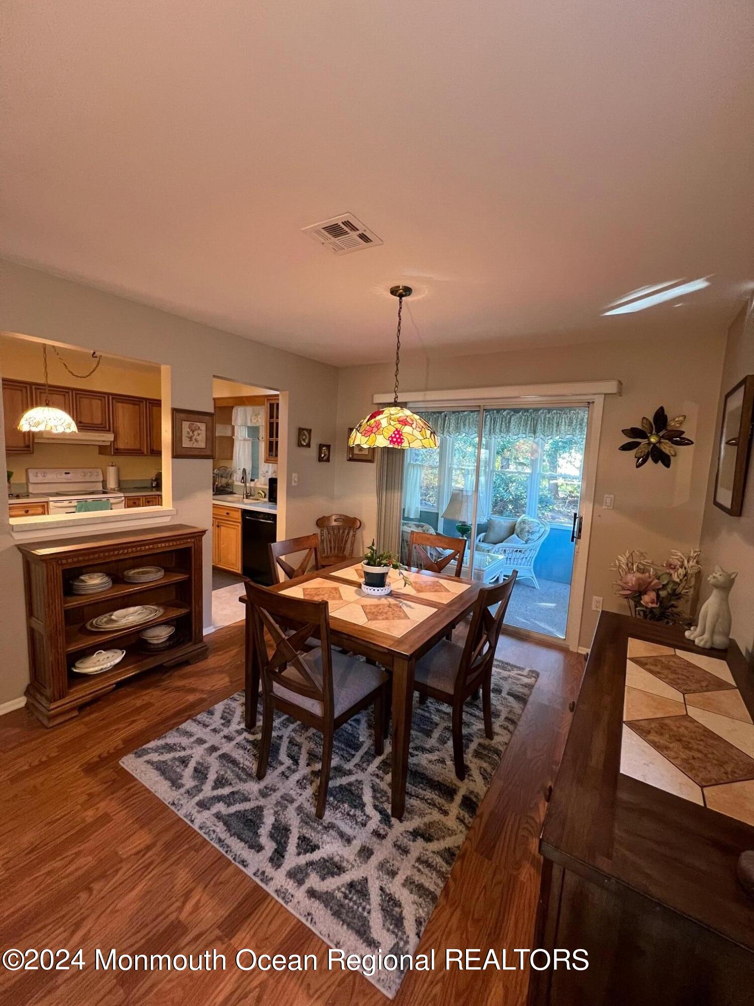 21 Abbey Road Brick, NJ 08723 - Photo 19 of 26 Dining room