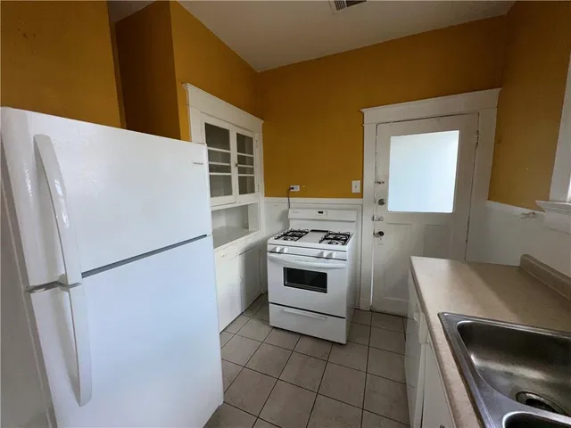 $1,350 | 902 Stewart Court, Unit D, New Orleans, LA 70119
