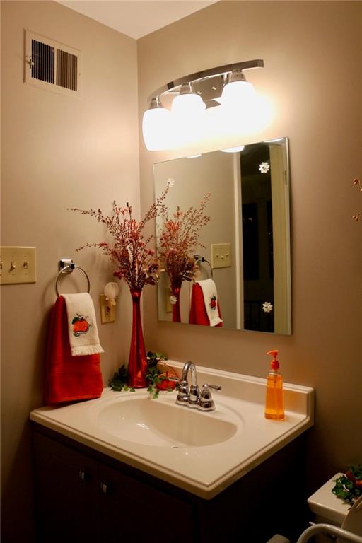 241 McKinney Road Wexford, PA 15090 - Photo 14 of 25 Welcoming Main Bath with tub/shower, ceramic tile floors & shower area. Updated 2/2018.