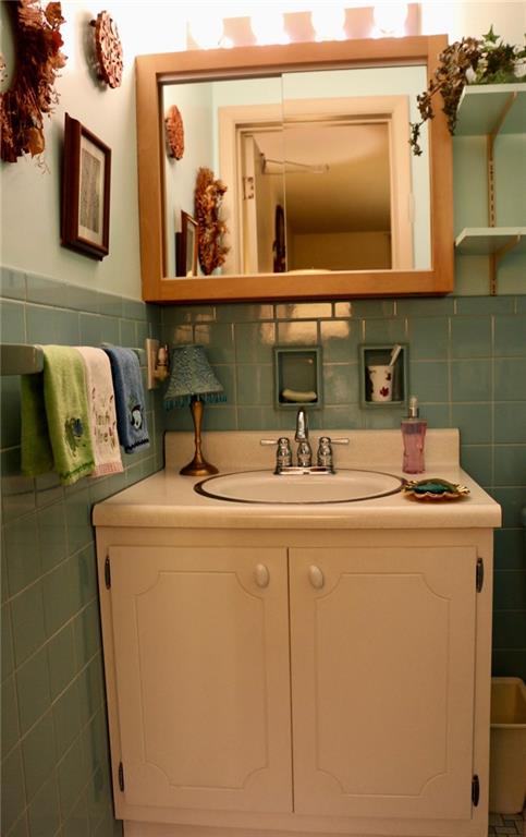 241 McKinney Road Wexford, PA 15090 - Photo 16 of 25 Turquoise Powder Room off the Guest Room, folks won't want to leave?
