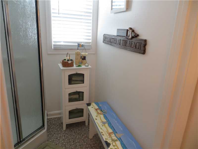 89 Quannacut Road, Unit 89B Westerly, RI 02891 - Photo 16 of 25 Bathroom. first floor bath