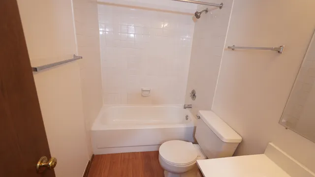 $172,000 | 75 Kristin Circle, Unit 516, Schaumburg, IL 60195