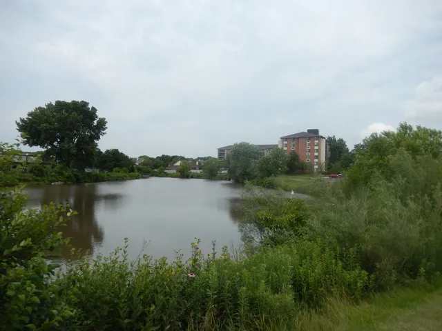 $172,000 | 75 Kristin Circle, Unit 516, Schaumburg, IL 60195