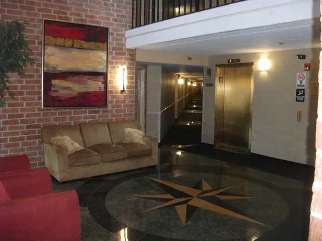 $172,000 | 75 Kristin Circle, Unit 516, Schaumburg, IL 60195