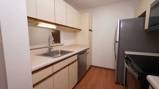 $172,000 | 75 Kristin Circle, Unit 516, Schaumburg, IL 60195