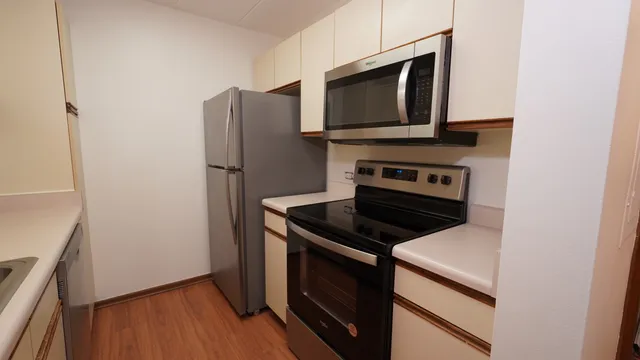 $172,000 | 75 Kristin Circle, Unit 516, Schaumburg, IL 60195