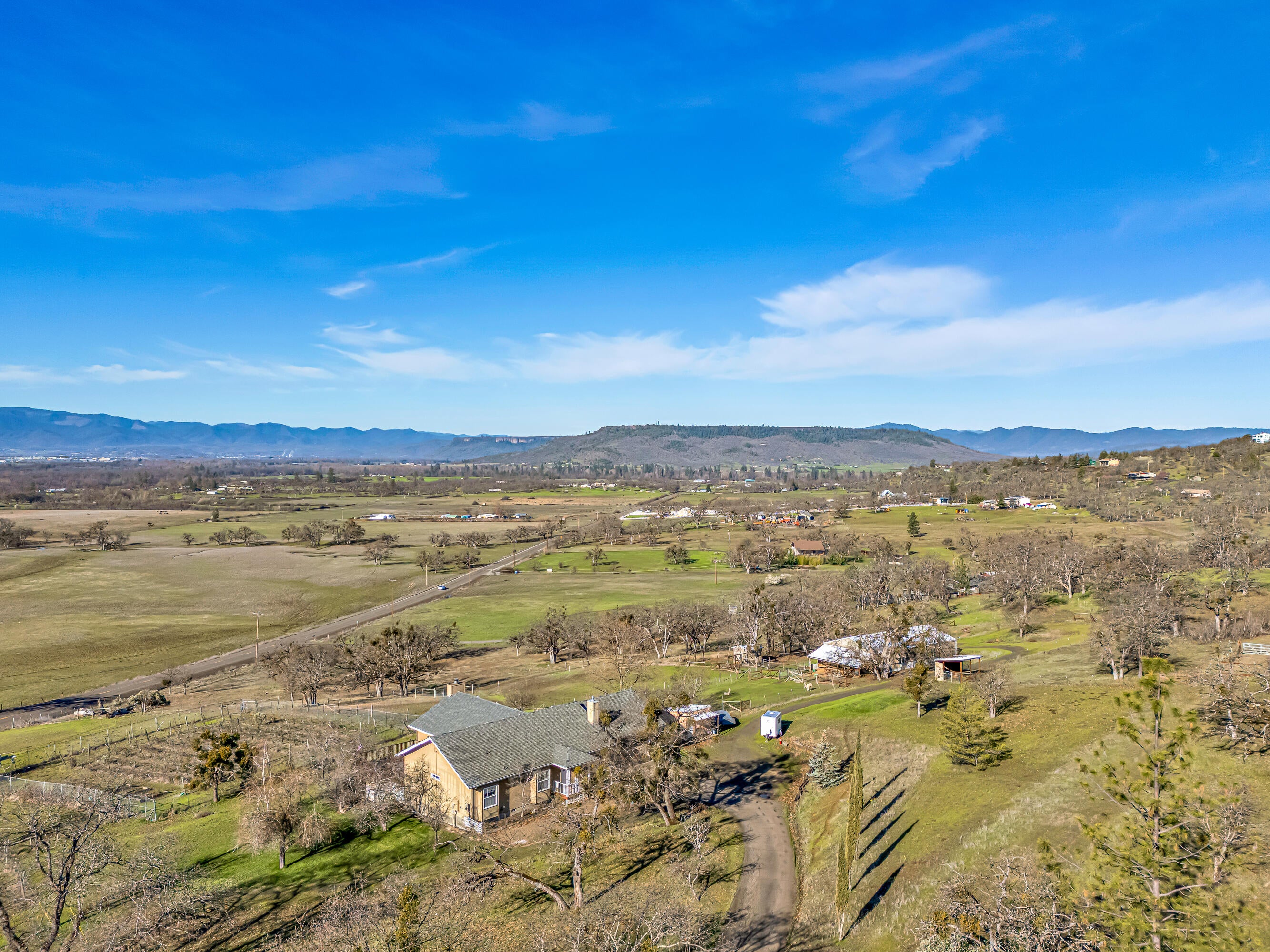 924 West Linn Road Eagle Point, OR 97524 - Photo 54 of 58 DJI_20250324094025_0013_D