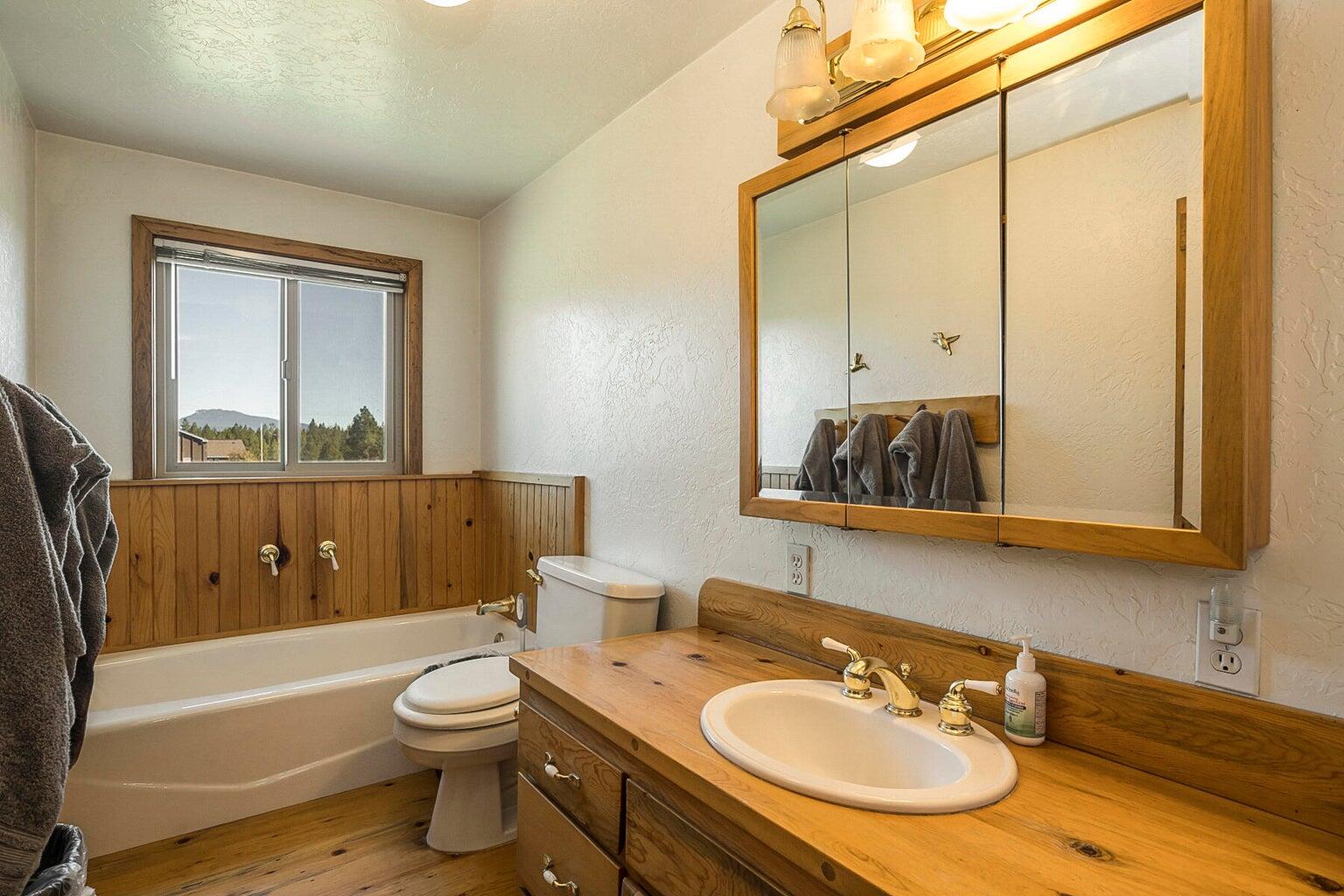 52687 Day Road La Pine, OR 97739 - Photo 16 of 31 Day Rd bath