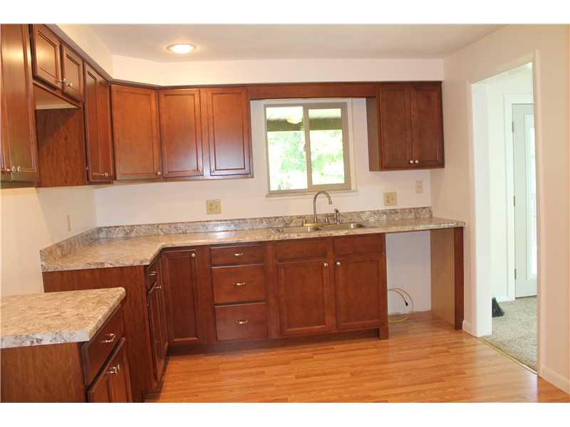 1835 Alamae Lakes Road Washington, PA 15301 - Photo 3 of 17 Kitchen.