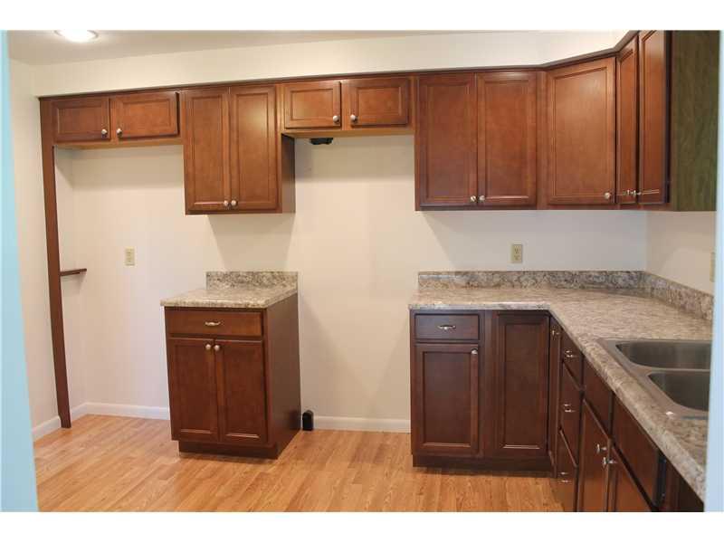 1835 Alamae Lakes Road Washington, PA 15301 - Photo 4 of 17 Kitchen.