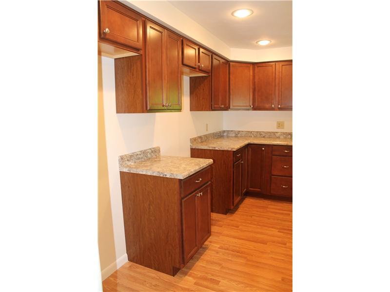 1835 Alamae Lakes Road Washington, PA 15301 - Photo 5 of 17 Kitchen.