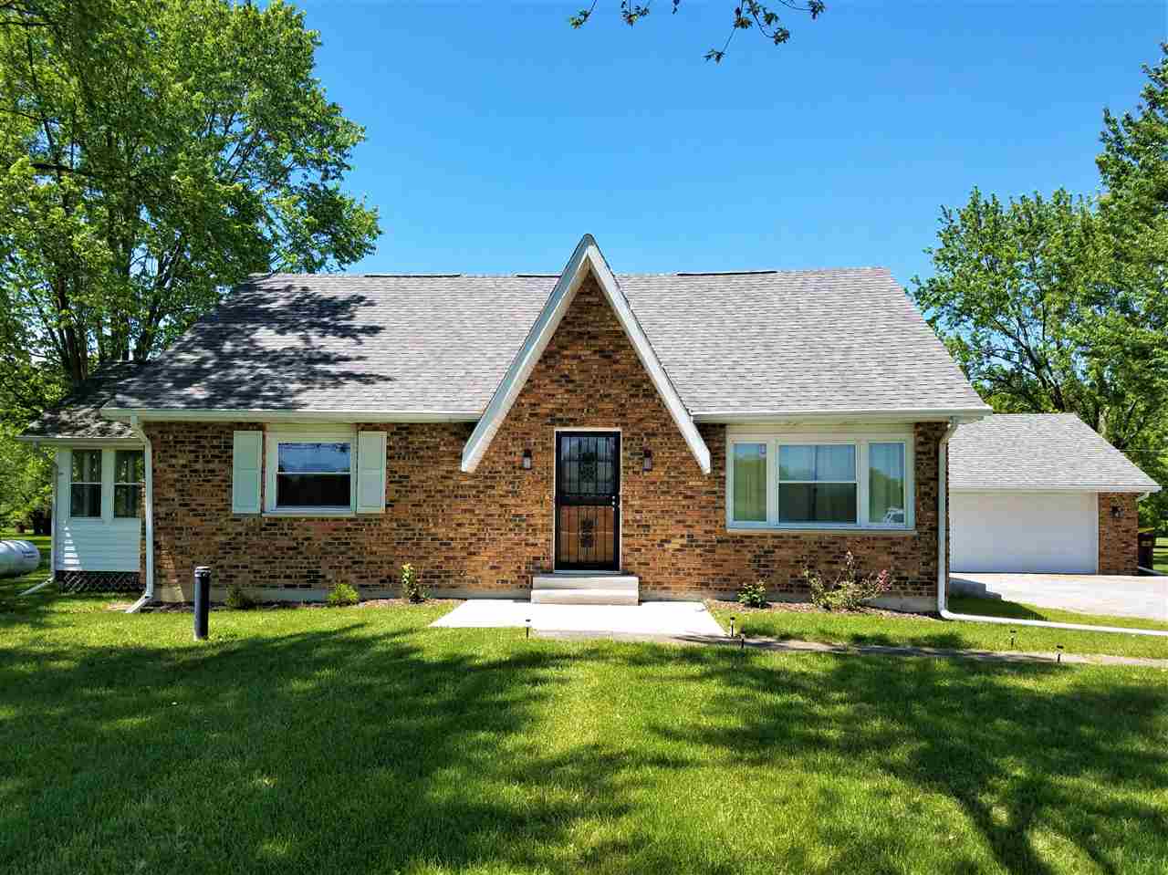 10818 Marion Center Road Fort Wayne, IN 46816 - Photo 2 of 27