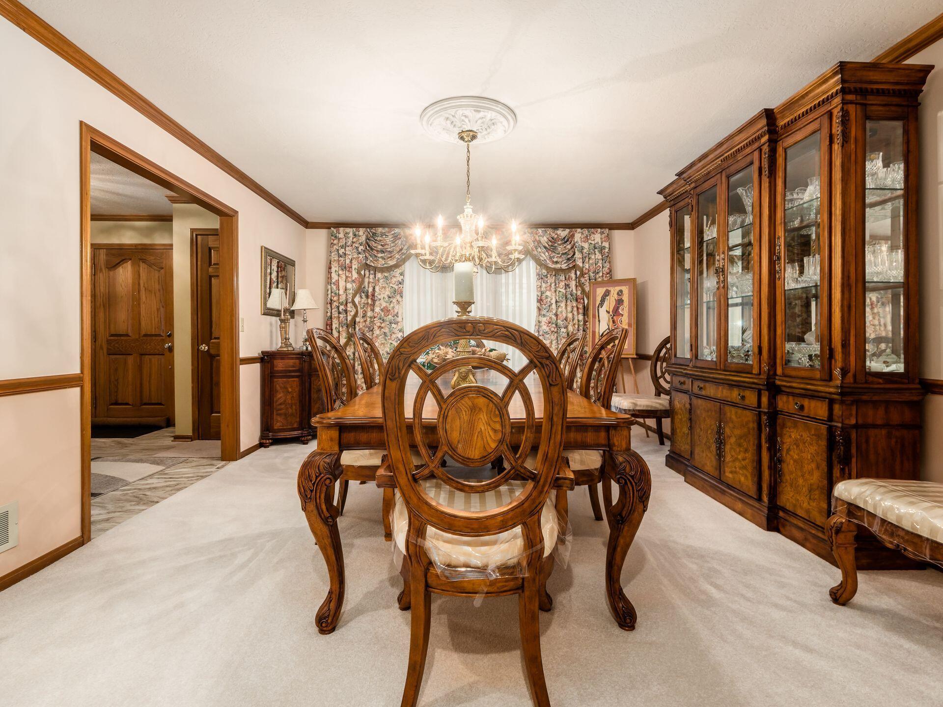 532 Old Farm Road Columbus, OH 43213 - Photo 15 of 75 Dining Room