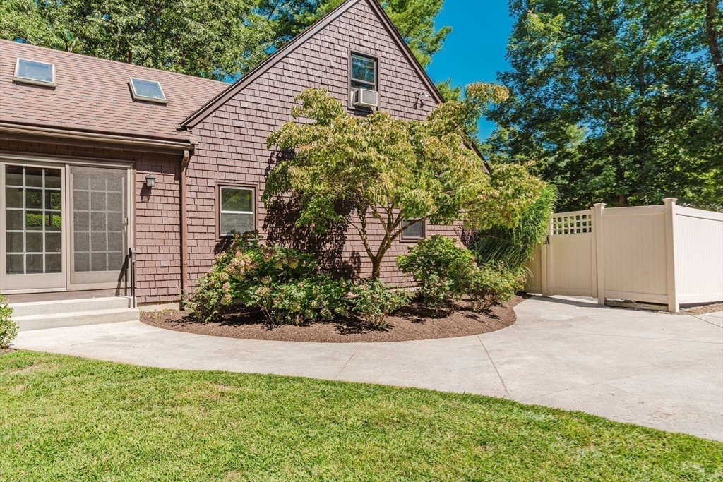 83 Allen Road Easton, MA 02356 - Photo 6 of 42 Gallery Image 6