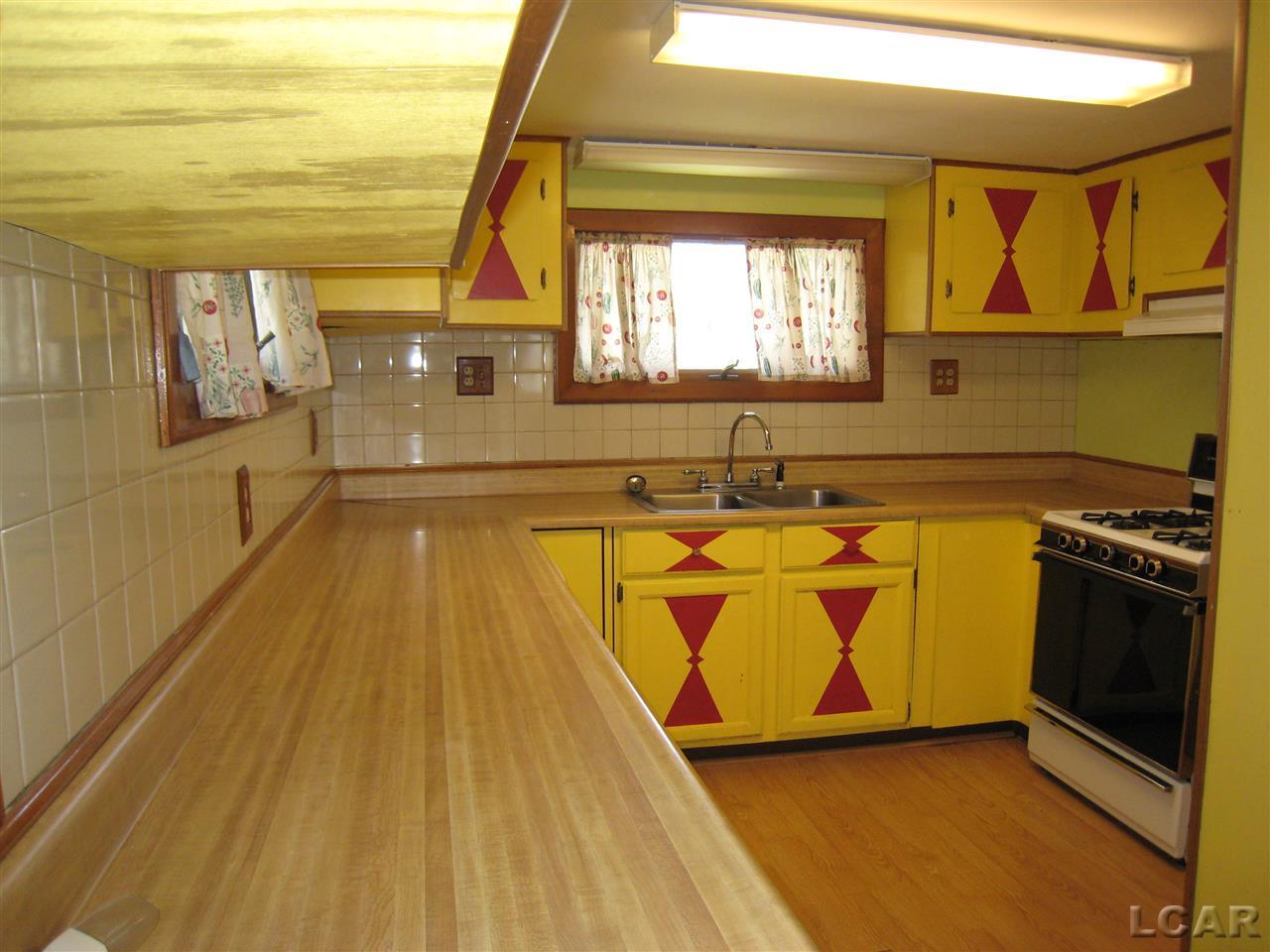 206 Jackson Street Clinton, MI 49236 - Photo 8 of 19 50010619-7.JPG