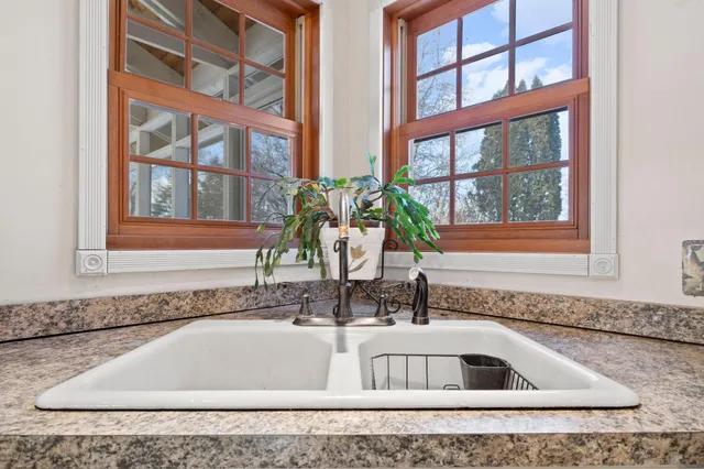 $650,000 | 34240 Park Trail, Center City, MN 55012