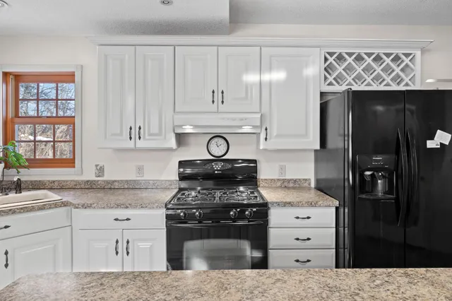 $650,000 | 34240 Park Trail, Center City, MN 55012