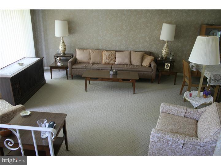 4 Green Tree Road Stratford, NJ 08084 - Photo 3 of 12 Living Room