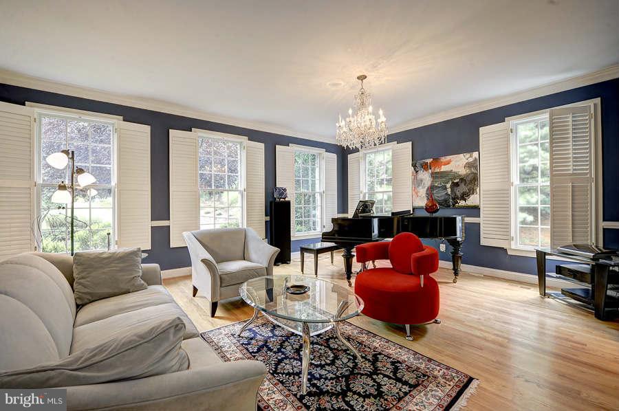 11305 South Glen Road Potomac, MD 20854 - Photo 11 of 30 Guest Bedroom