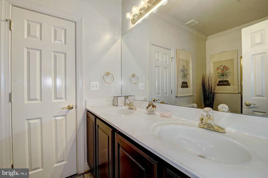 11305 South Glen Road Potomac, MD 20854 - Photo 12 of 30 Guest Bath