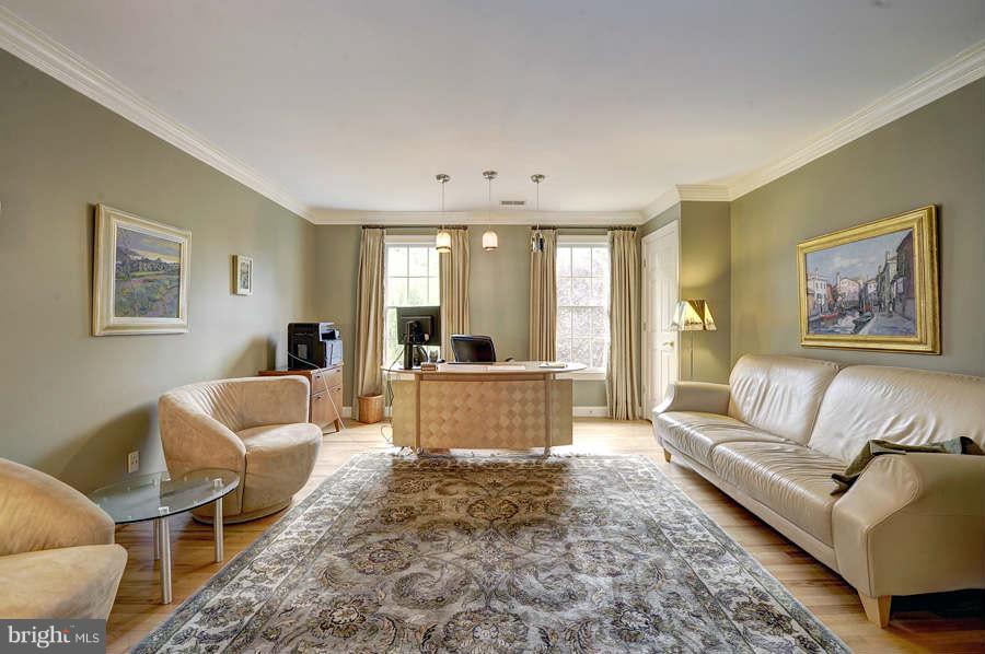 11305 South Glen Road Potomac, MD 20854 - Photo 14 of 30 Den