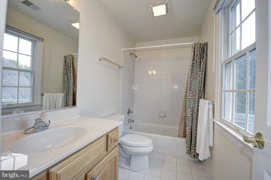 11305 South Glen Road Potomac, MD 20854 - Photo 18 of 30 Bath
