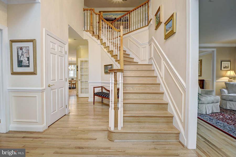 11305 South Glen Road Potomac, MD 20854 - Photo 2 of 30 Foyer