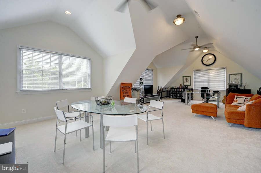 11305 South Glen Road Potomac, MD 20854 - Photo 28 of 30 Guest House Upper Level