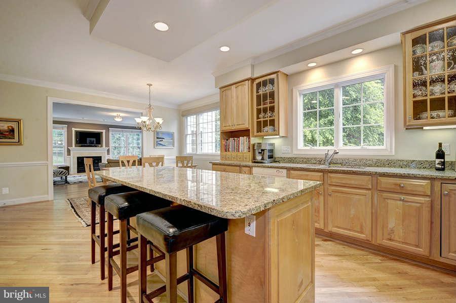 11305 South Glen Road Potomac, MD 20854 - Photo 5 of 30 Kitchen