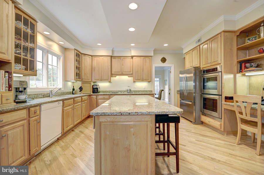 11305 South Glen Road Potomac, MD 20854 - Photo 6 of 30 Kitchen