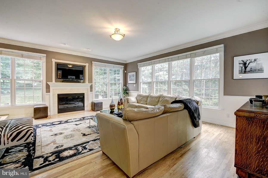 11305 South Glen Road Potomac, MD 20854 - Photo 9 of 30 Family Room