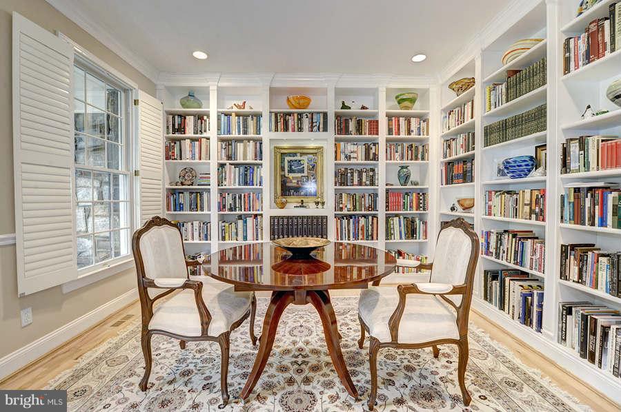 11305 South Glen Road Potomac, MD 20854 - Photo 10 of 30 Library