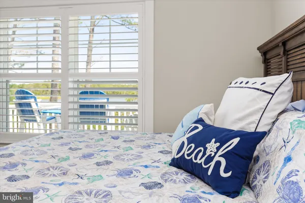 a en suite bathroom with a double vanity sink and a mirror