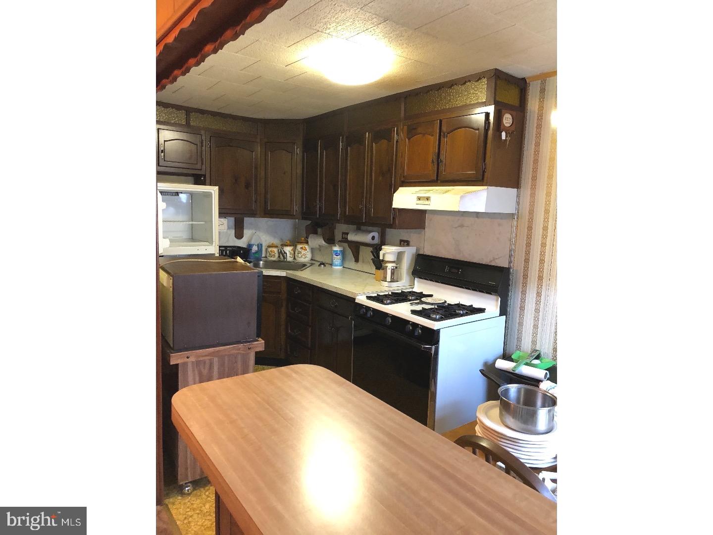 142 Academy Road Clifton Heights, PA 19018 - Photo 6 of 13 Kitchen