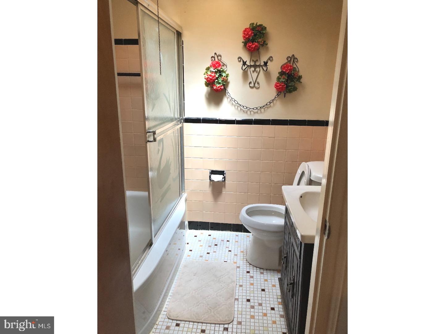 142 Academy Road Clifton Heights, PA 19018 - Photo 7 of 13 Bathroom