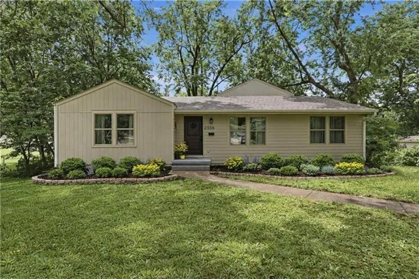 $329,900 | 2526 Queen Ridge Drive, Independence, MO 64055