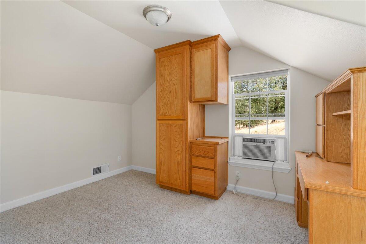 3002 Upper River Road Grants Pass, OR 97526 - Photo 26 of 45 33-CI_7433