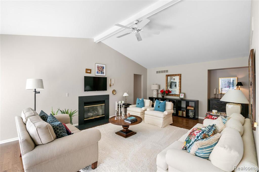 2121 London Bridge Drive, Unit 77 Rochester, MI 48307 - Photo 3 of 22
