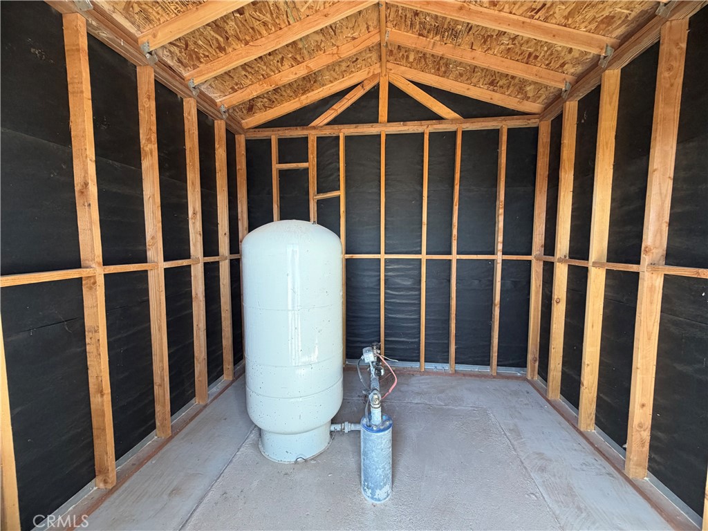 21353 Riverview Road Barstow, CA 92311 - Photo 12 of 24 a view of a wooden door