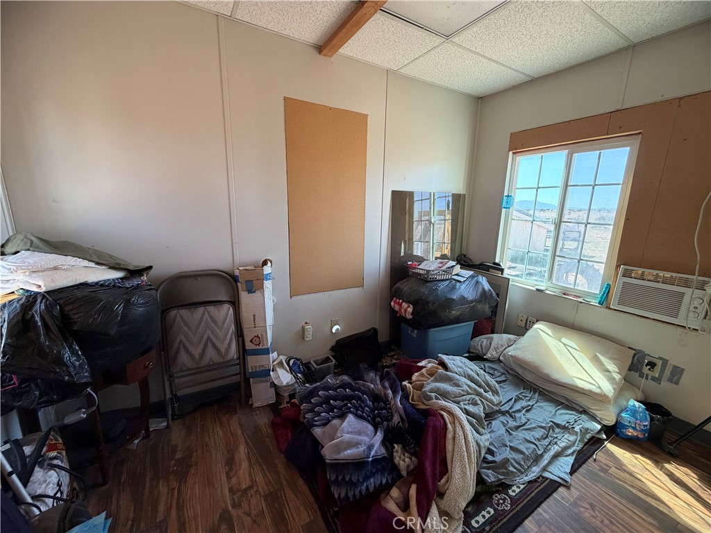 21353 Riverview Road Barstow, CA 92311 - Photo 20 of 24 a bed room with furniture and a window