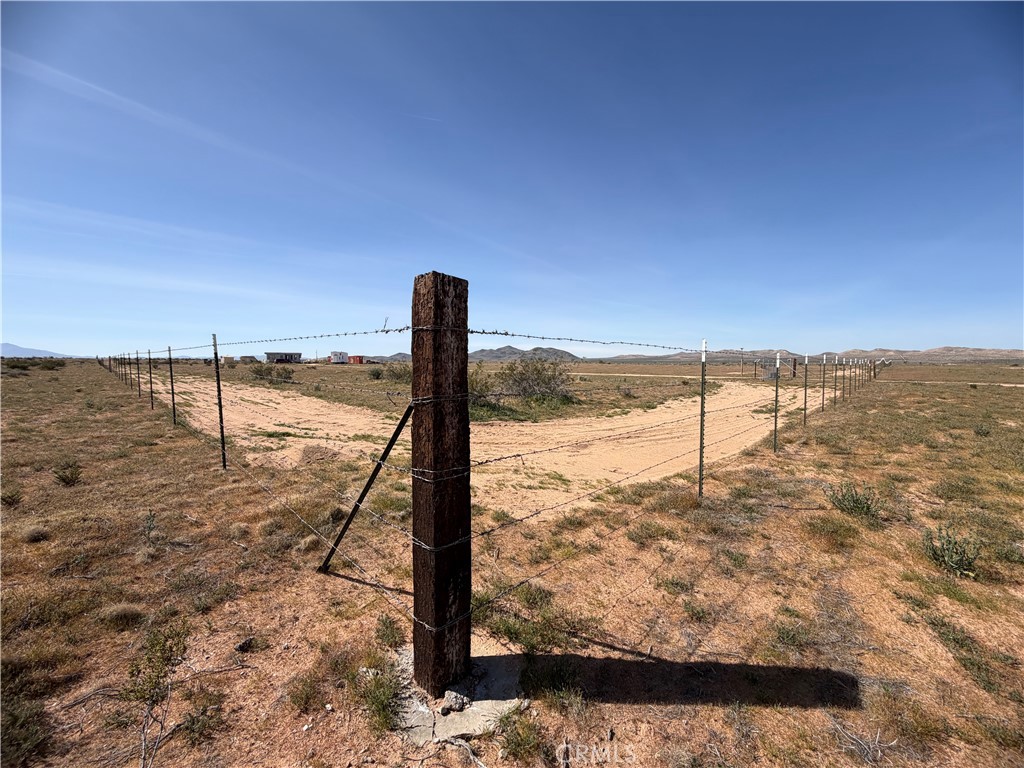 21353 Riverview Road Barstow, CA 92311 - Photo 4 of 24 a view of ocean
