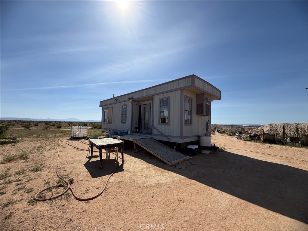 21353 Riverview Road Barstow, CA 92311 - Photo 5 of 24 a view of a backyard with sitting area