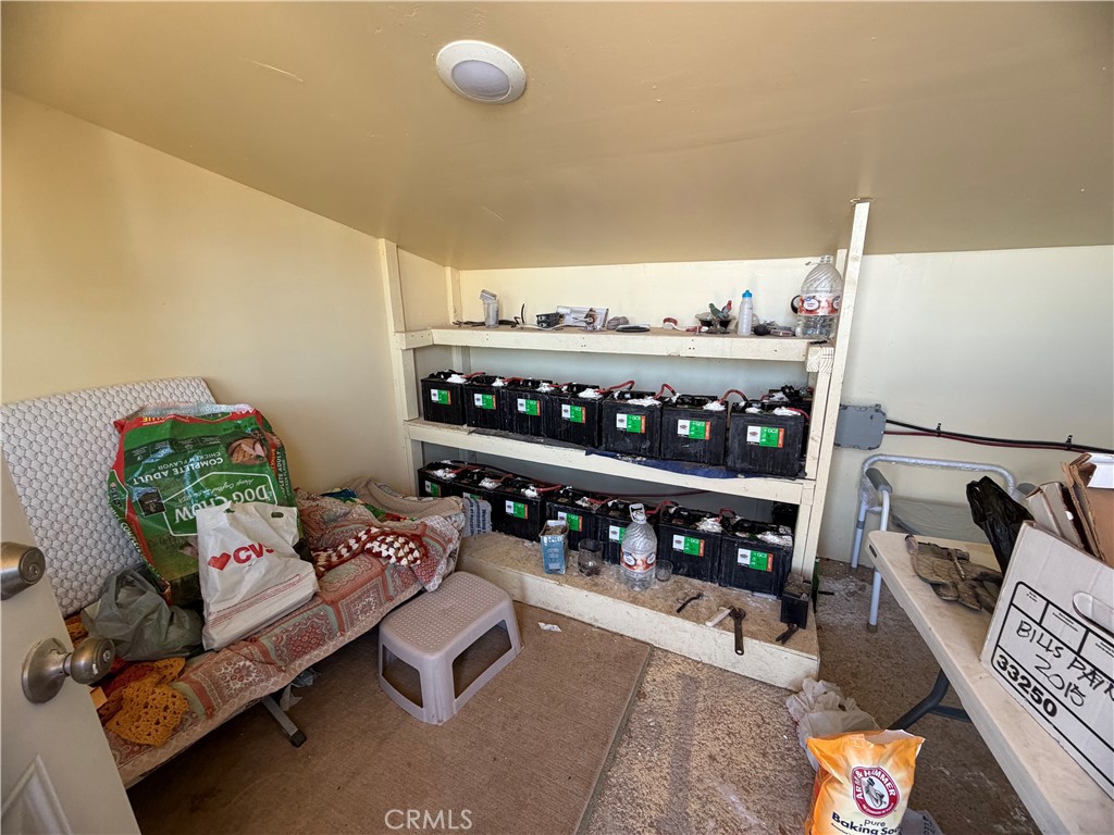 21353 Riverview Road Barstow, CA 92311 - Photo 10 of 24 a living room with furniture